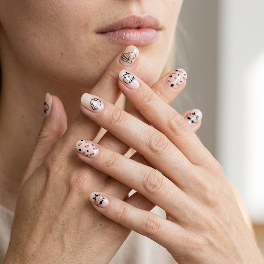 Opal Nude y Perrito Negro Nail Wraps